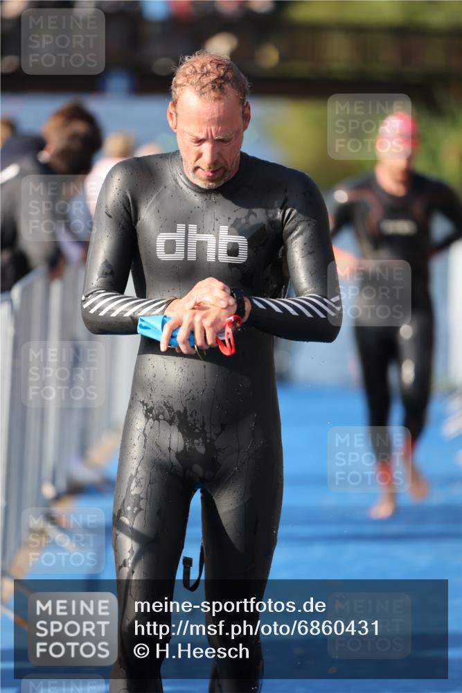 25.08.2024 - Elbe Triathlon Hamburg H.Heesch http://msf.ph/oto/6860431 25.08.2024 09:14:33 Schwimmen 338, 404, 414, 415, 419, 465 meine-sportfotos.de