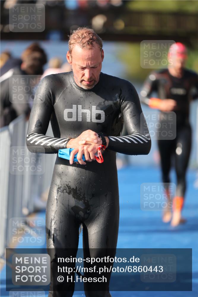 25.08.2024 - Elbe Triathlon Hamburg H.Heesch http://msf.ph/oto/6860443 25.08.2024 09:14:33 Schwimmen 338, 404, 414, 415, 419, 465 meine-sportfotos.de