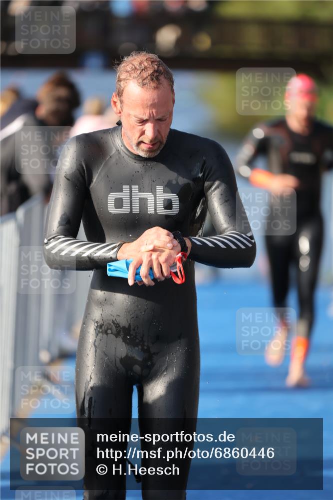 25.08.2024 - Elbe Triathlon Hamburg H.Heesch http://msf.ph/oto/6860446 25.08.2024 09:14:33 Schwimmen 338, 404, 414, 415, 419, 465 meine-sportfotos.de