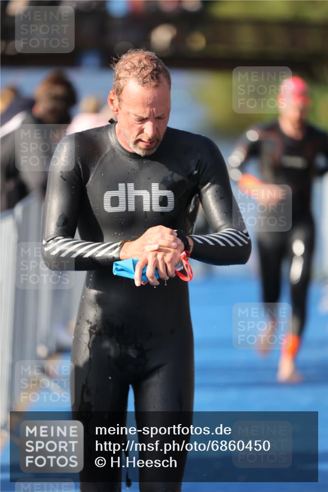 25.08.2024 - Elbe Triathlon Hamburg H.Heesch http://msf.ph/oto/6860450 25.08.2024 09:14:33 Schwimmen 338, 404, 414, 415, 419, 465 meine-sportfotos.de