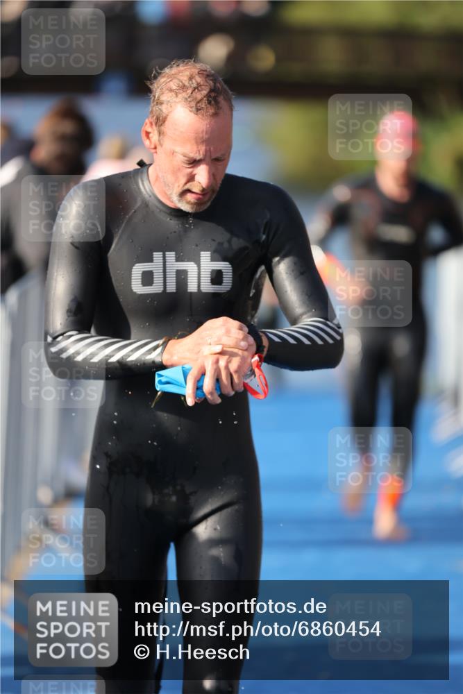 25.08.2024 - Elbe Triathlon Hamburg H.Heesch http://msf.ph/oto/6860454 25.08.2024 09:14:33 Schwimmen 338, 404, 414, 415, 419, 465 meine-sportfotos.de