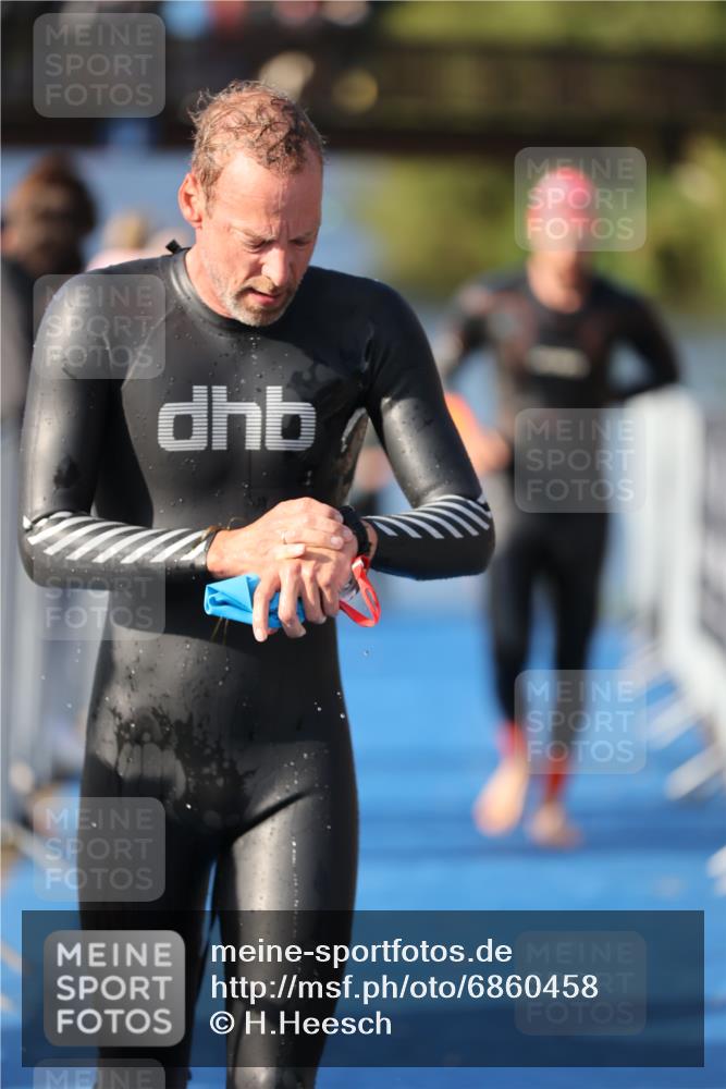 25.08.2024 - Elbe Triathlon Hamburg H.Heesch http://msf.ph/oto/6860458 25.08.2024 09:14:33 Schwimmen 338, 404, 414, 415, 419, 465 meine-sportfotos.de