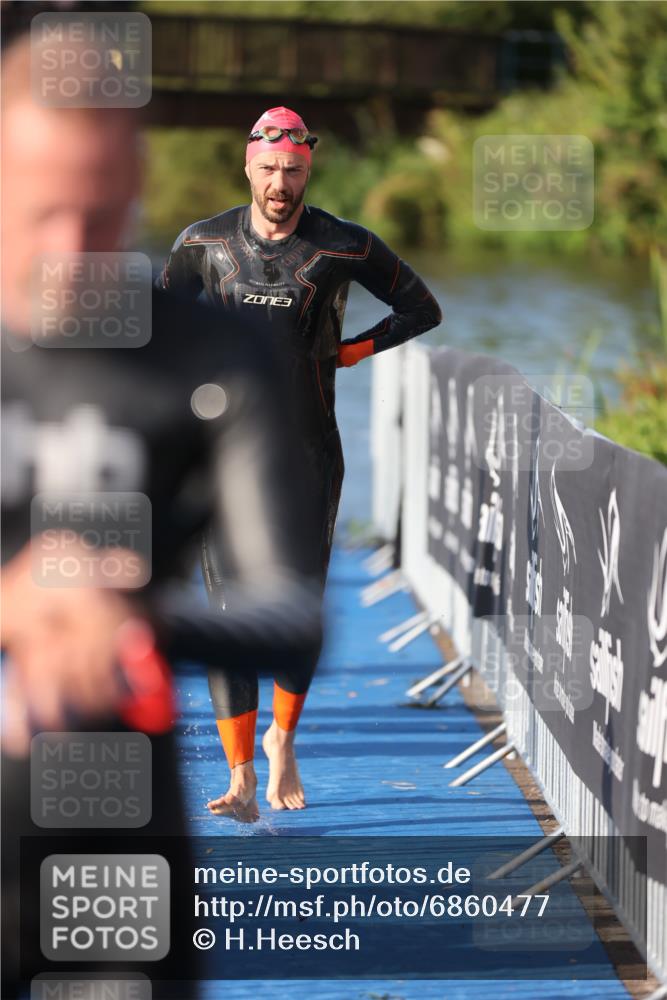 25.08.2024 - Elbe Triathlon Hamburg H.Heesch http://msf.ph/oto/6860477 25.08.2024 09:14:34 Schwimmen 338, 404, 414, 415, 419, 465 meine-sportfotos.de