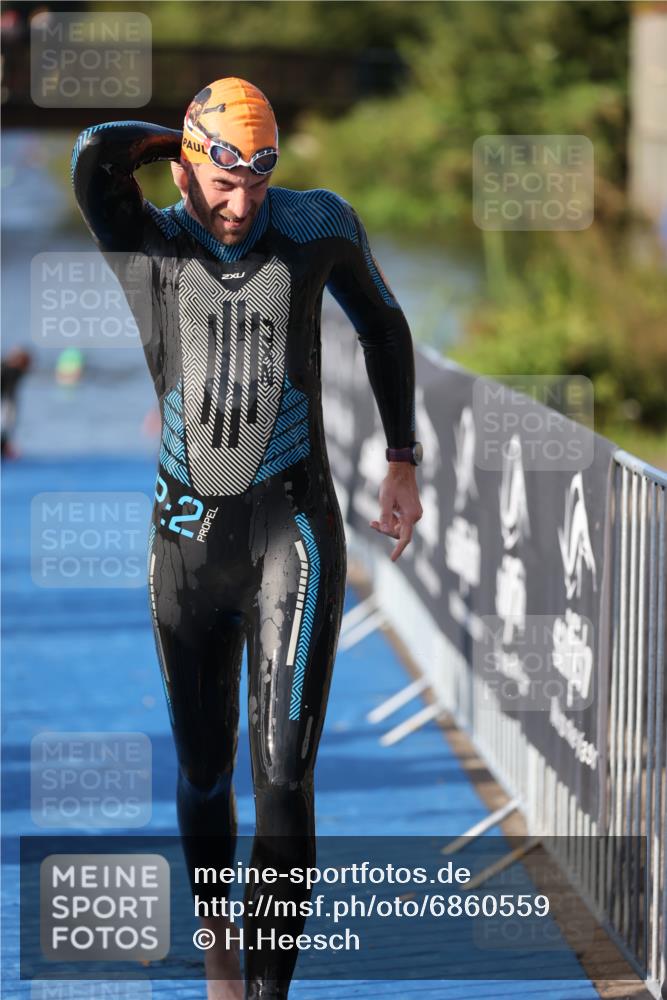 25.08.2024 - Elbe Triathlon Hamburg H.Heesch http://msf.ph/oto/6860559 25.08.2024 09:14:42 Schwimmen 338, 404, 414, 415, 419, 465 meine-sportfotos.de