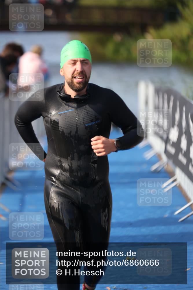 25.08.2024 - Elbe Triathlon Hamburg H.Heesch http://msf.ph/oto/6860666 25.08.2024 09:15:16 Schwimmen 276, 369 meine-sportfotos.de
