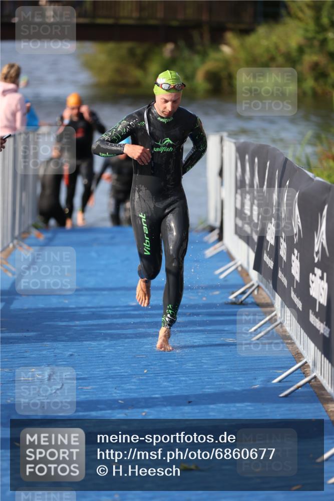 25.08.2024 - Elbe Triathlon Hamburg H.Heesch http://msf.ph/oto/6860677 25.08.2024 09:15:22 Schwimmen 276, 369 meine-sportfotos.de