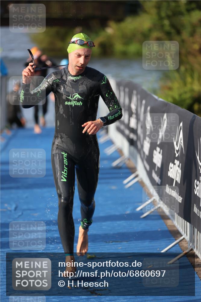 25.08.2024 - Elbe Triathlon Hamburg H.Heesch http://msf.ph/oto/6860697 25.08.2024 09:15:24 Schwimmen 276, 369 meine-sportfotos.de