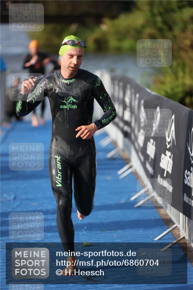 25.08.2024 - Elbe Triathlon Hamburg H.Heesch http://msf.ph/oto/6860704 25.08.2024 09:15:24 Schwimmen 276, 369 meine-sportfotos.de