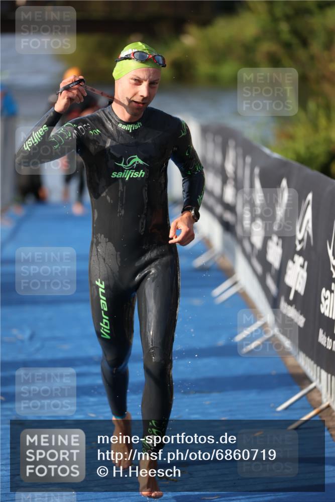 25.08.2024 - Elbe Triathlon Hamburg H.Heesch http://msf.ph/oto/6860719 25.08.2024 09:15:24 Schwimmen 276, 369 meine-sportfotos.de