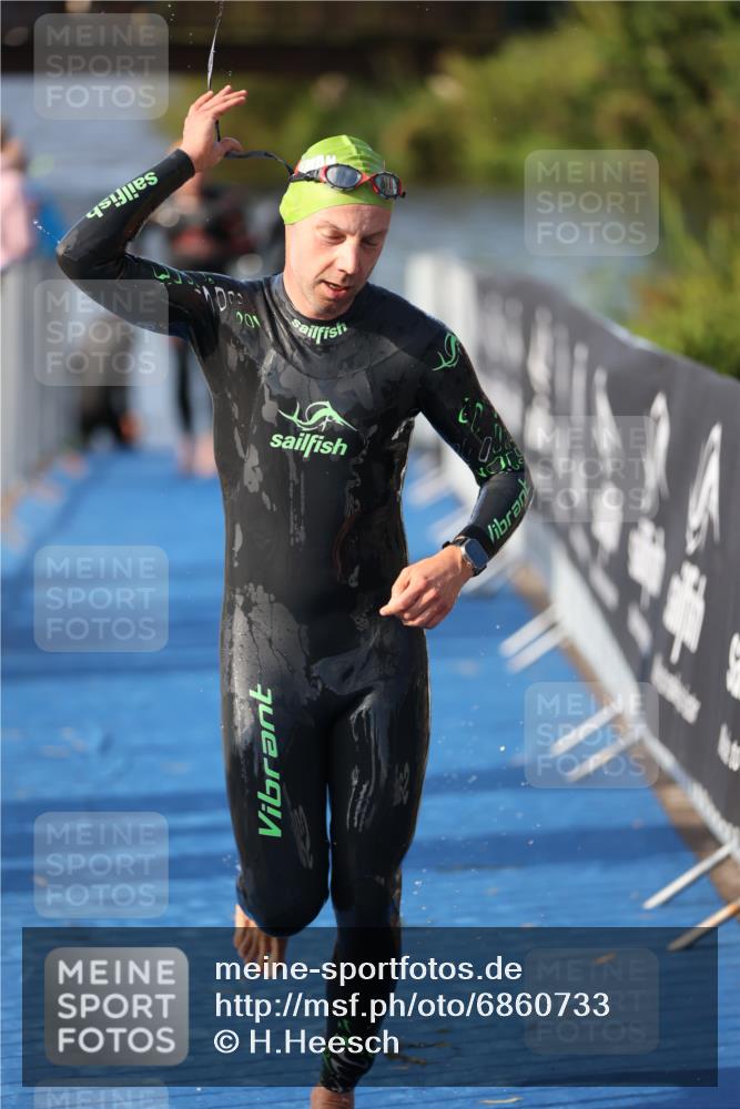 25.08.2024 - Elbe Triathlon Hamburg H.Heesch http://msf.ph/oto/6860733 25.08.2024 09:15:24 Schwimmen 276, 369 meine-sportfotos.de