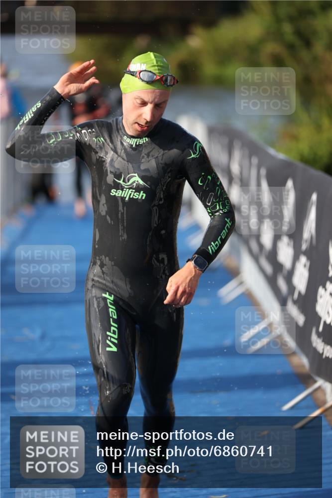 25.08.2024 - Elbe Triathlon Hamburg H.Heesch http://msf.ph/oto/6860741 25.08.2024 09:15:24 Schwimmen 276, 369 meine-sportfotos.de