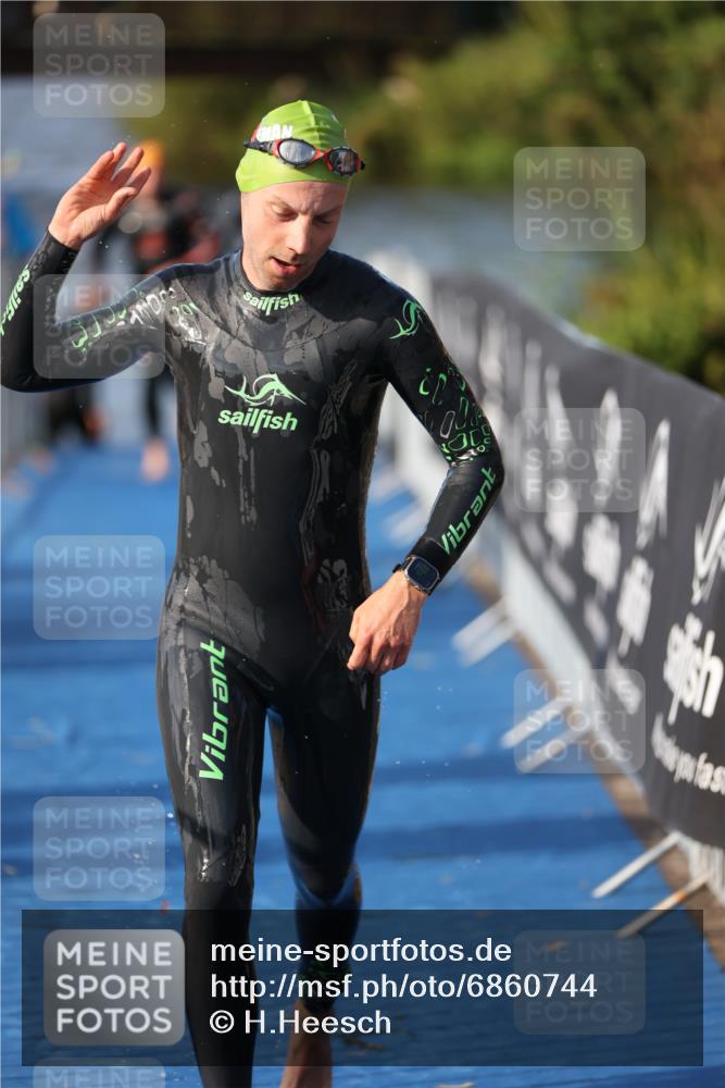 25.08.2024 - Elbe Triathlon Hamburg H.Heesch http://msf.ph/oto/6860744 25.08.2024 09:15:24 Schwimmen 276, 369 meine-sportfotos.de