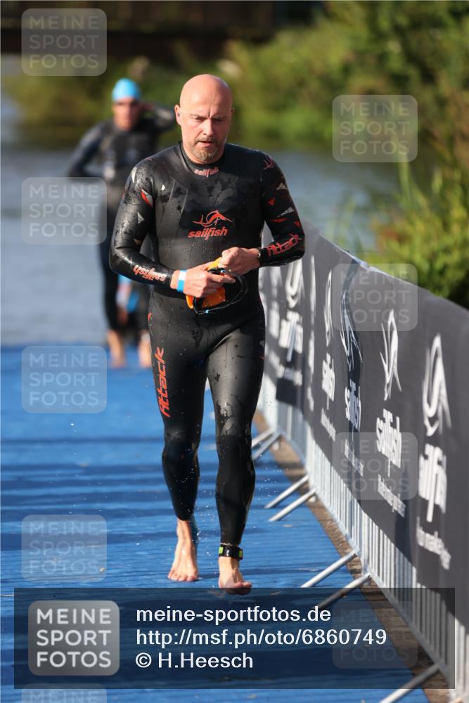 25.08.2024 - Elbe Triathlon Hamburg H.Heesch http://msf.ph/oto/6860749 25.08.2024 09:15:28 Schwimmen 276, 369, 409, 426 meine-sportfotos.de