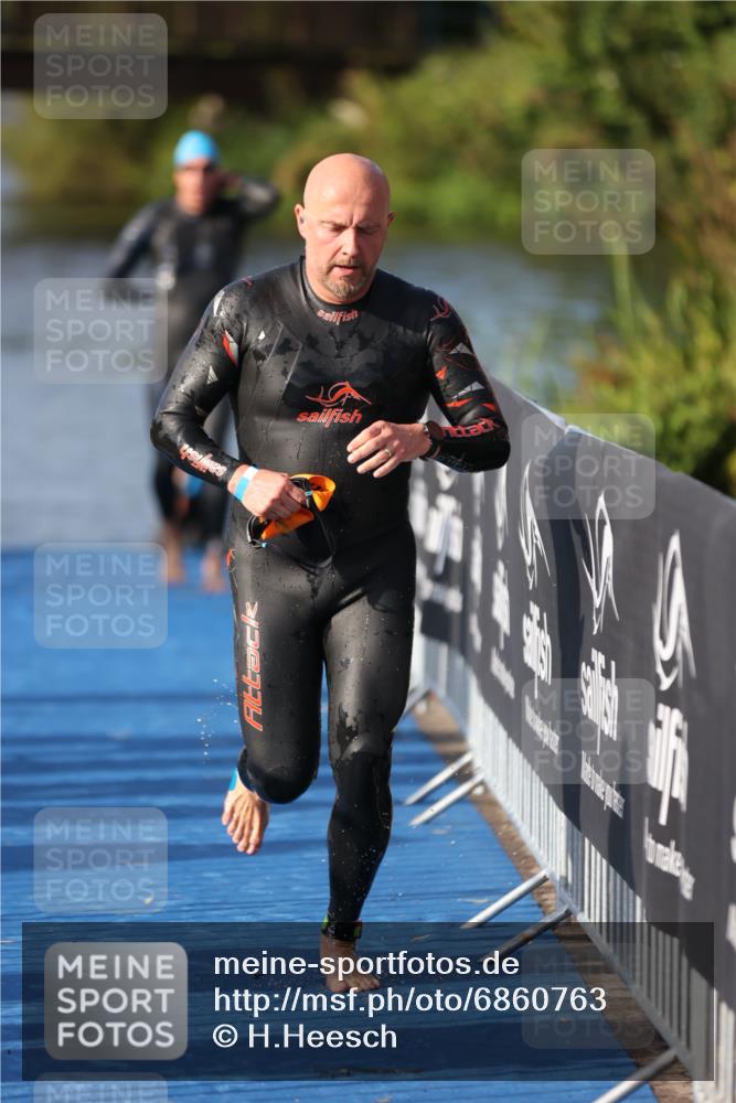 25.08.2024 - Elbe Triathlon Hamburg H.Heesch http://msf.ph/oto/6860763 25.08.2024 09:15:28 Schwimmen 276, 369, 409, 426 meine-sportfotos.de