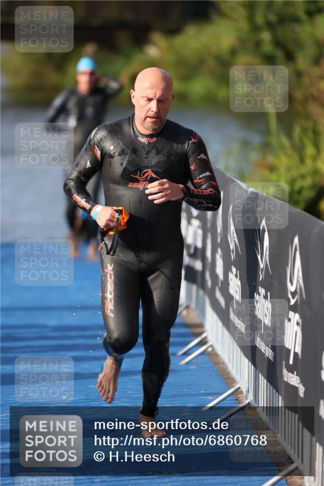 25.08.2024 - Elbe Triathlon Hamburg H.Heesch http://msf.ph/oto/6860768 25.08.2024 09:15:28 Schwimmen 276, 369, 409, 426 meine-sportfotos.de