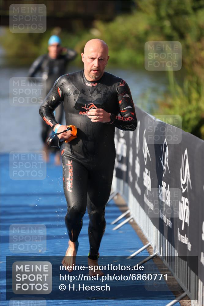 25.08.2024 - Elbe Triathlon Hamburg H.Heesch http://msf.ph/oto/6860771 25.08.2024 09:15:28 Schwimmen 276, 369, 409, 426 meine-sportfotos.de