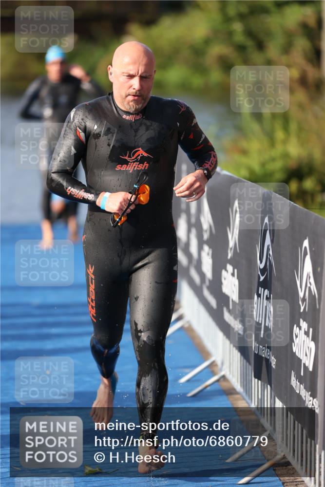25.08.2024 - Elbe Triathlon Hamburg H.Heesch http://msf.ph/oto/6860779 25.08.2024 09:15:29 Schwimmen 276, 369, 409, 426 meine-sportfotos.de