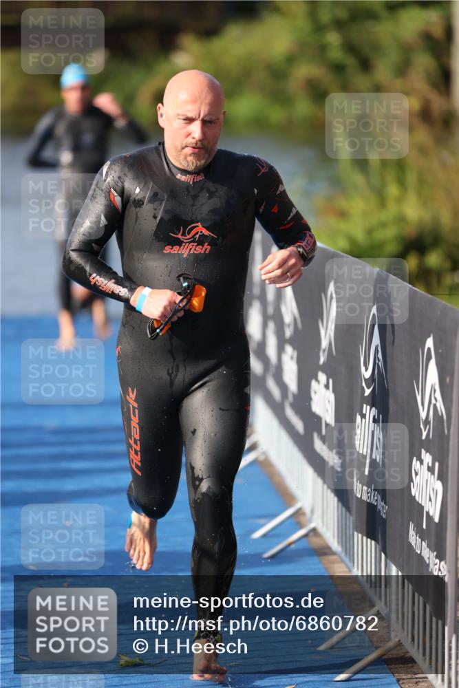 25.08.2024 - Elbe Triathlon Hamburg H.Heesch http://msf.ph/oto/6860782 25.08.2024 09:15:29 Schwimmen 276, 369, 409, 426 meine-sportfotos.de