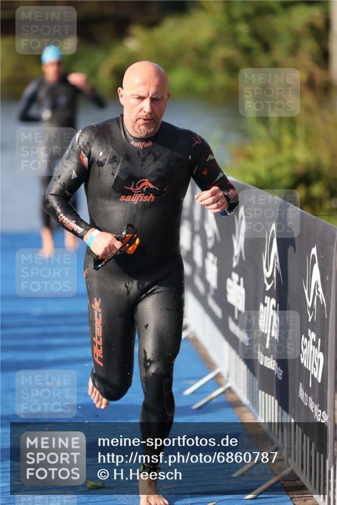 25.08.2024 - Elbe Triathlon Hamburg H.Heesch http://msf.ph/oto/6860787 25.08.2024 09:15:29 Schwimmen 276, 369, 409, 426 meine-sportfotos.de