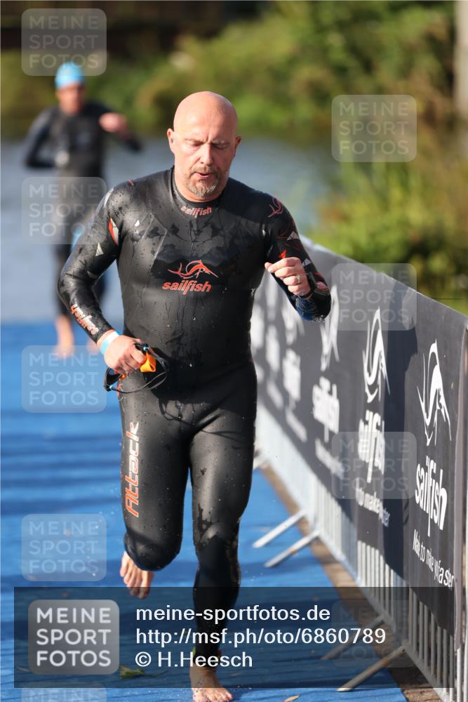 25.08.2024 - Elbe Triathlon Hamburg H.Heesch http://msf.ph/oto/6860789 25.08.2024 09:15:29 Schwimmen 276, 369, 409, 426 meine-sportfotos.de