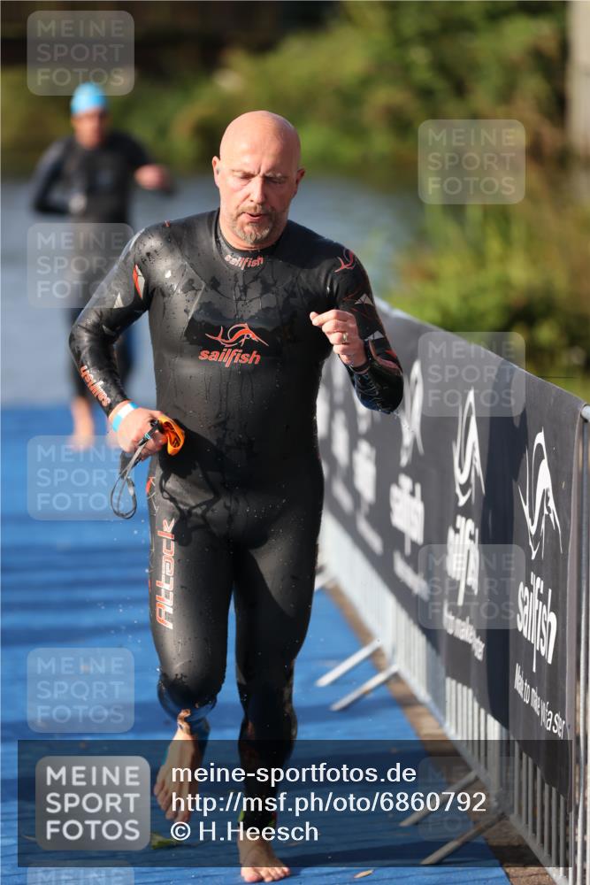 25.08.2024 - Elbe Triathlon Hamburg H.Heesch http://msf.ph/oto/6860792 25.08.2024 09:15:29 Schwimmen 276, 369, 409, 426 meine-sportfotos.de