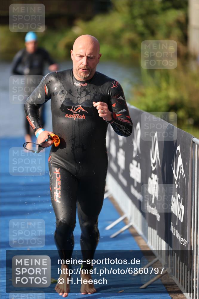 25.08.2024 - Elbe Triathlon Hamburg H.Heesch http://msf.ph/oto/6860797 25.08.2024 09:15:29 Schwimmen 276, 369, 409, 426 meine-sportfotos.de