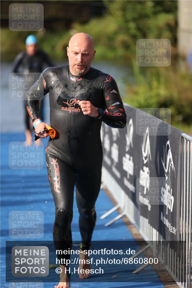 25.08.2024 - Elbe Triathlon Hamburg H.Heesch http://msf.ph/oto/6860800 25.08.2024 09:15:29 Schwimmen 276, 369, 409, 426 meine-sportfotos.de