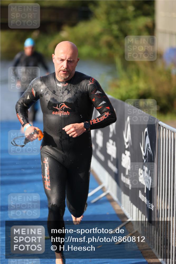 25.08.2024 - Elbe Triathlon Hamburg H.Heesch http://msf.ph/oto/6860812 25.08.2024 09:15:29 Schwimmen 276, 369, 409, 426 meine-sportfotos.de