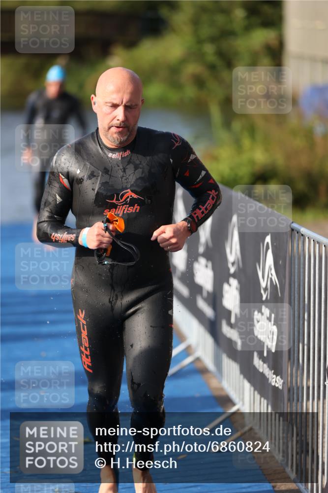 25.08.2024 - Elbe Triathlon Hamburg H.Heesch http://msf.ph/oto/6860824 25.08.2024 09:15:29 Schwimmen 276, 369, 409, 426 meine-sportfotos.de