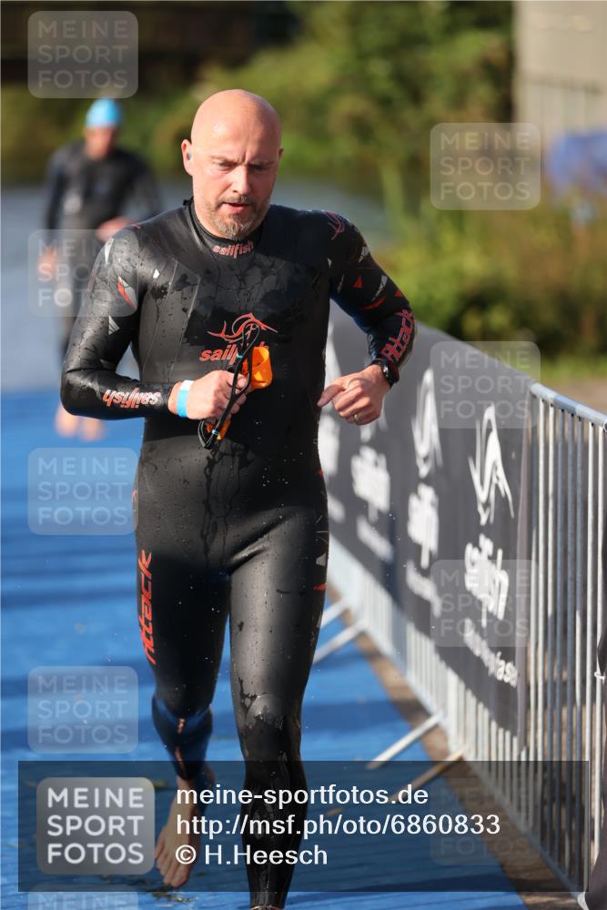 25.08.2024 - Elbe Triathlon Hamburg H.Heesch http://msf.ph/oto/6860833 25.08.2024 09:15:29 Schwimmen 276, 369, 409, 426 meine-sportfotos.de