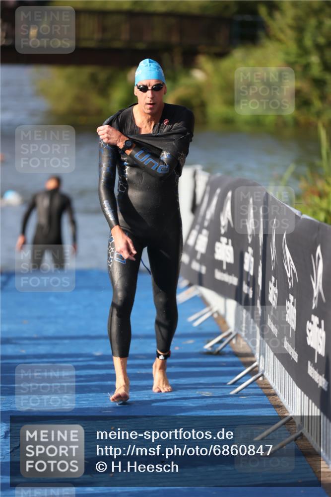 25.08.2024 - Elbe Triathlon Hamburg H.Heesch http://msf.ph/oto/6860847 25.08.2024 09:15:34 Schwimmen 276, 369, 409, 426 meine-sportfotos.de