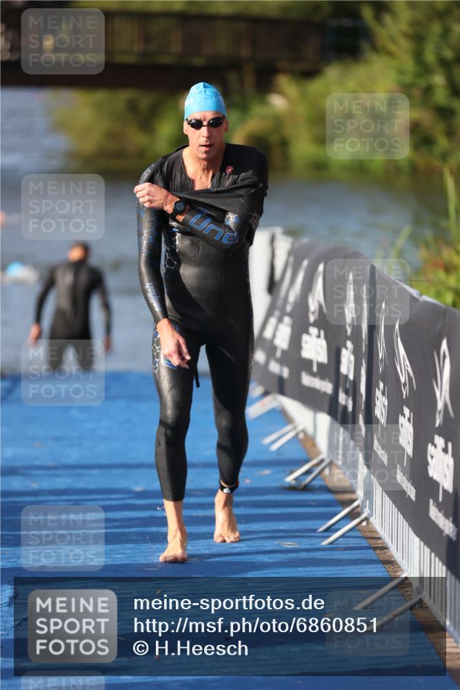 25.08.2024 - Elbe Triathlon Hamburg H.Heesch http://msf.ph/oto/6860851 25.08.2024 09:15:34 Schwimmen 276, 369, 409, 426 meine-sportfotos.de