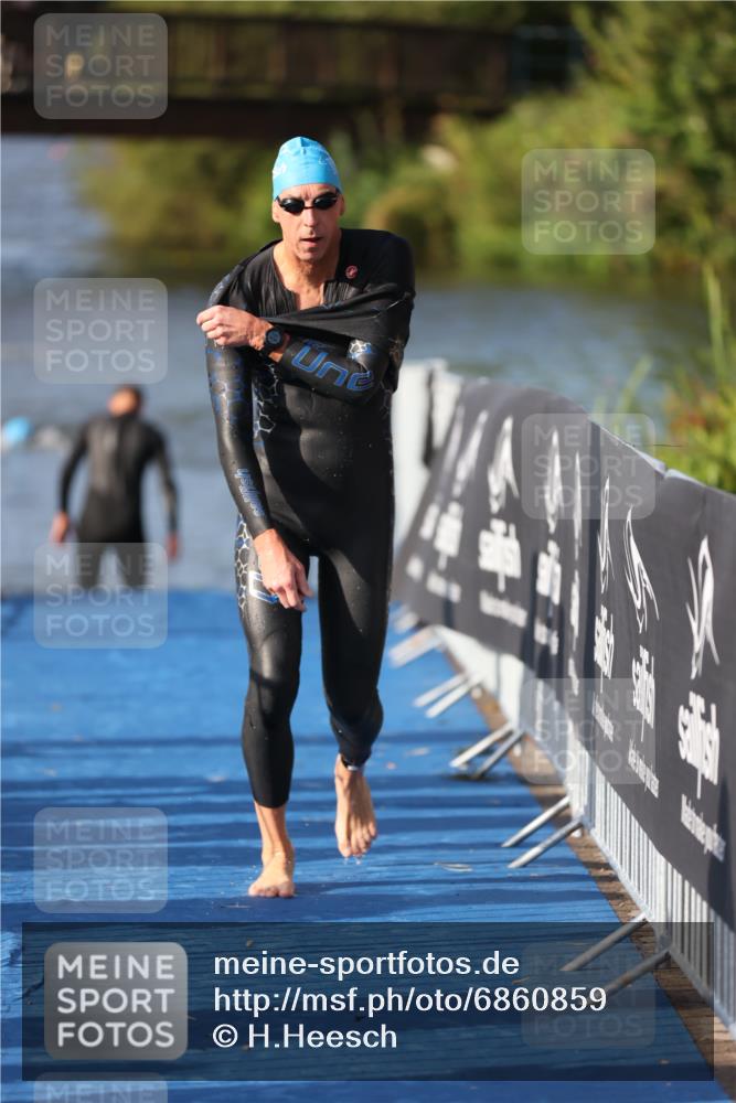 25.08.2024 - Elbe Triathlon Hamburg H.Heesch http://msf.ph/oto/6860859 25.08.2024 09:15:34 Schwimmen 276, 369, 409, 426 meine-sportfotos.de
