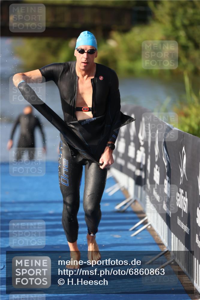 25.08.2024 - Elbe Triathlon Hamburg H.Heesch http://msf.ph/oto/6860863 25.08.2024 09:15:35 Schwimmen 276, 369, 409, 426 meine-sportfotos.de
