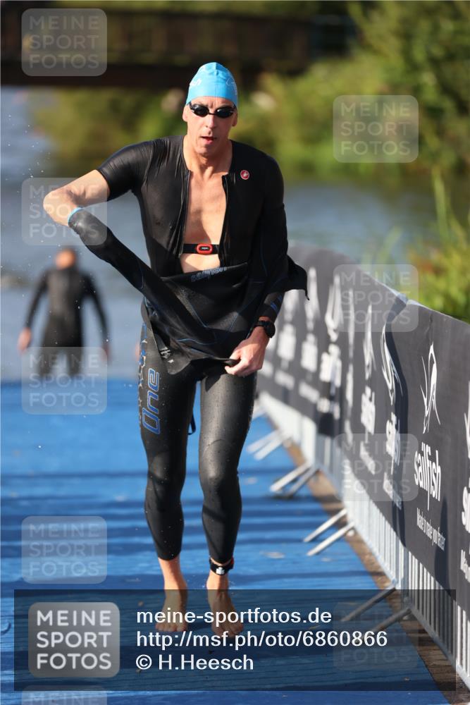 25.08.2024 - Elbe Triathlon Hamburg H.Heesch http://msf.ph/oto/6860866 25.08.2024 09:15:35 Schwimmen 276, 369, 409, 426 meine-sportfotos.de
