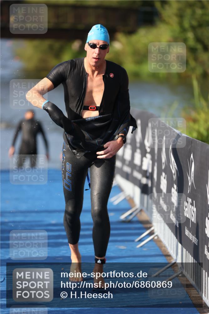 25.08.2024 - Elbe Triathlon Hamburg H.Heesch http://msf.ph/oto/6860869 25.08.2024 09:15:35 Schwimmen 276, 369, 409, 426 meine-sportfotos.de