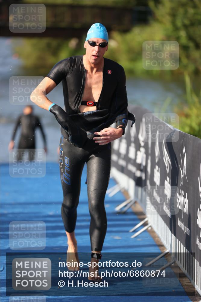 25.08.2024 - Elbe Triathlon Hamburg H.Heesch http://msf.ph/oto/6860874 25.08.2024 09:15:35 Schwimmen 276, 369, 409, 426 meine-sportfotos.de