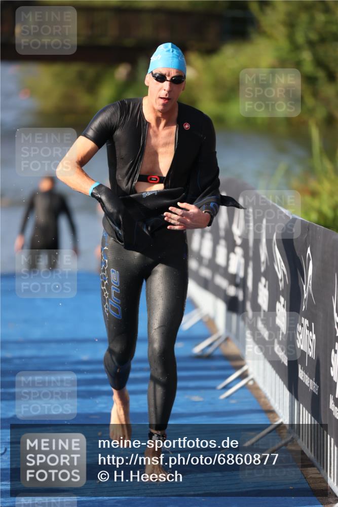 25.08.2024 - Elbe Triathlon Hamburg H.Heesch http://msf.ph/oto/6860877 25.08.2024 09:15:35 Schwimmen 276, 369, 409, 426 meine-sportfotos.de