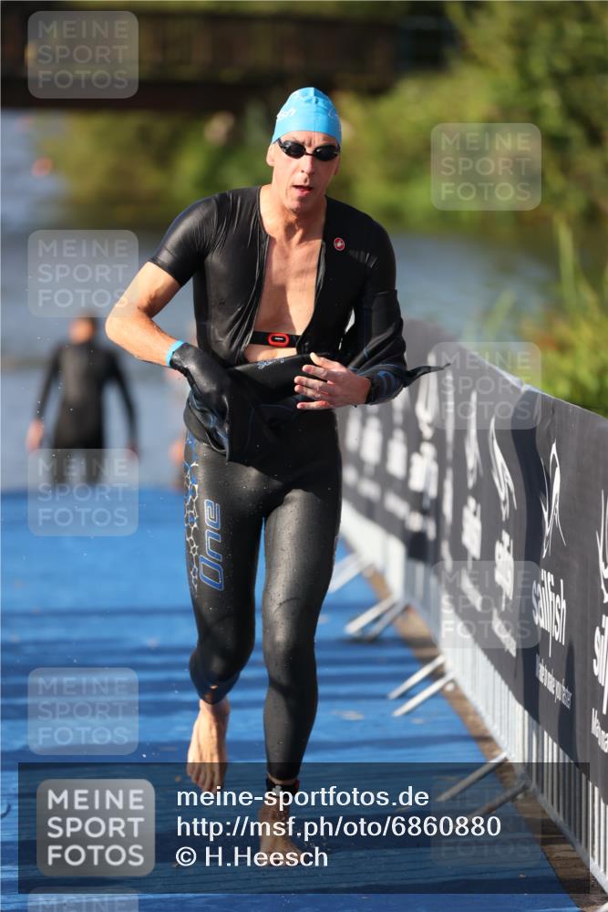 25.08.2024 - Elbe Triathlon Hamburg H.Heesch http://msf.ph/oto/6860880 25.08.2024 09:15:35 Schwimmen 276, 369, 409, 426 meine-sportfotos.de