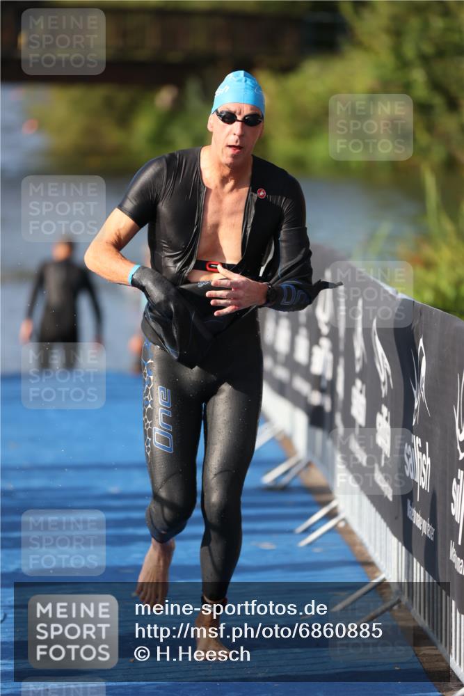 25.08.2024 - Elbe Triathlon Hamburg H.Heesch http://msf.ph/oto/6860885 25.08.2024 09:15:35 Schwimmen 276, 369, 409, 426 meine-sportfotos.de