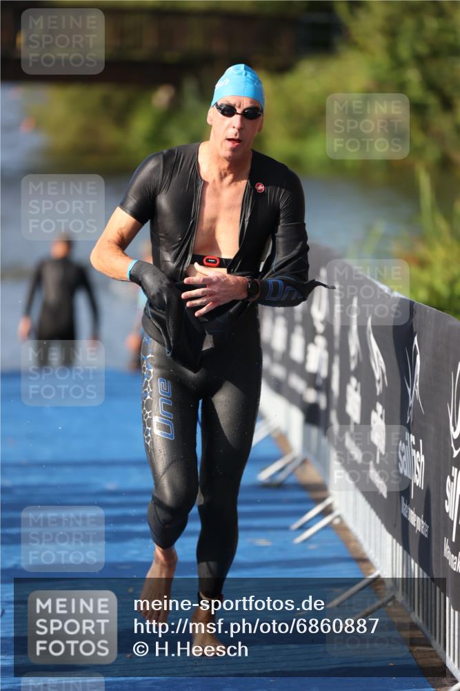 25.08.2024 - Elbe Triathlon Hamburg H.Heesch http://msf.ph/oto/6860887 25.08.2024 09:15:36 Schwimmen 276, 369, 409, 426 meine-sportfotos.de