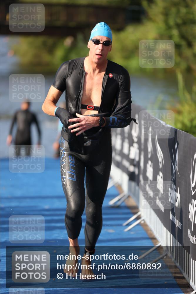 25.08.2024 - Elbe Triathlon Hamburg H.Heesch http://msf.ph/oto/6860892 25.08.2024 09:15:36 Schwimmen 276, 369, 409, 426 meine-sportfotos.de