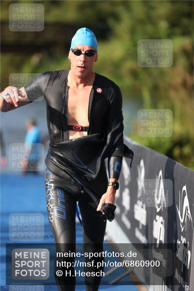 25.08.2024 - Elbe Triathlon Hamburg H.Heesch http://msf.ph/oto/6860900 25.08.2024 09:15:36 Schwimmen 276, 369, 409, 426 meine-sportfotos.de