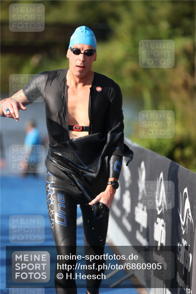 25.08.2024 - Elbe Triathlon Hamburg H.Heesch http://msf.ph/oto/6860905 25.08.2024 09:15:36 Schwimmen 276, 369, 409, 426 meine-sportfotos.de