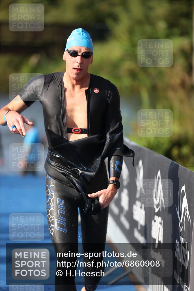 25.08.2024 - Elbe Triathlon Hamburg H.Heesch http://msf.ph/oto/6860908 25.08.2024 09:15:36 Schwimmen 276, 369, 409, 426 meine-sportfotos.de