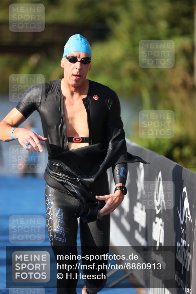 25.08.2024 - Elbe Triathlon Hamburg H.Heesch http://msf.ph/oto/6860913 25.08.2024 09:15:36 Schwimmen 276, 369, 409, 426 meine-sportfotos.de