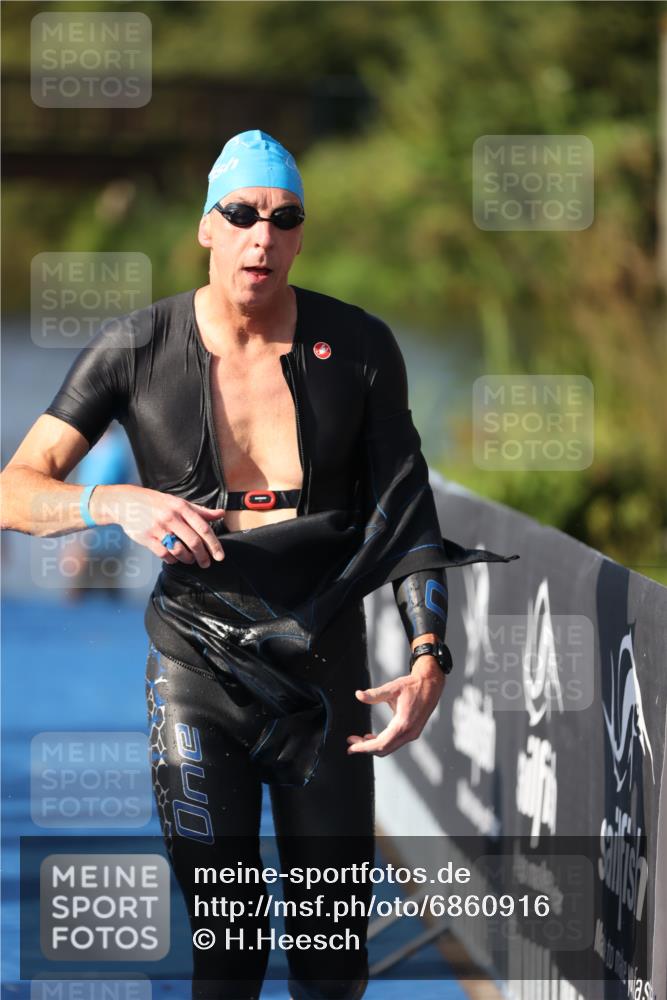 25.08.2024 - Elbe Triathlon Hamburg H.Heesch http://msf.ph/oto/6860916 25.08.2024 09:15:37 Schwimmen 276, 369, 409, 426 meine-sportfotos.de