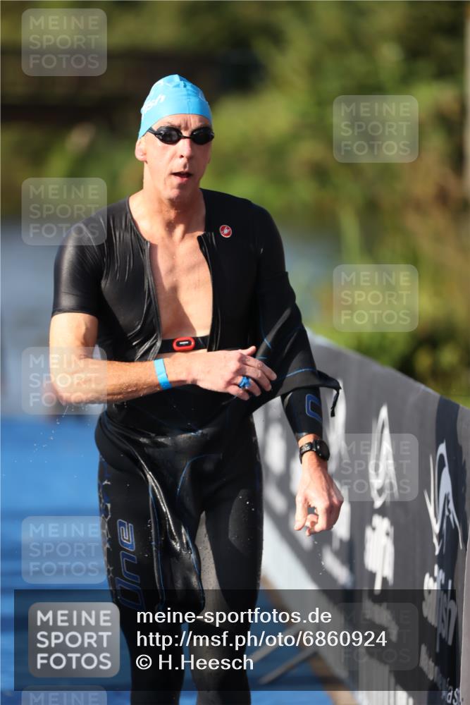 25.08.2024 - Elbe Triathlon Hamburg H.Heesch http://msf.ph/oto/6860924 25.08.2024 09:15:37 Schwimmen 276, 369, 409, 426 meine-sportfotos.de