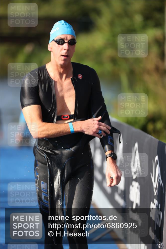 25.08.2024 - Elbe Triathlon Hamburg H.Heesch http://msf.ph/oto/6860925 25.08.2024 09:15:37 Schwimmen 276, 369, 409, 426 meine-sportfotos.de