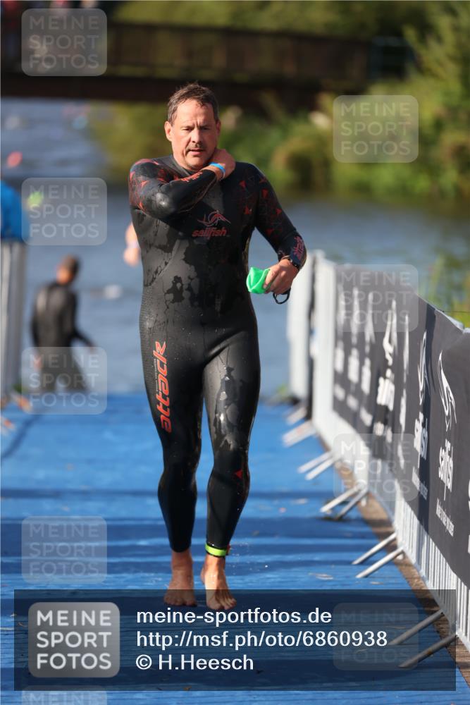 25.08.2024 - Elbe Triathlon Hamburg H.Heesch http://msf.ph/oto/6860938 25.08.2024 09:15:56 Schwimmen 363, 372, 409, 426 meine-sportfotos.de